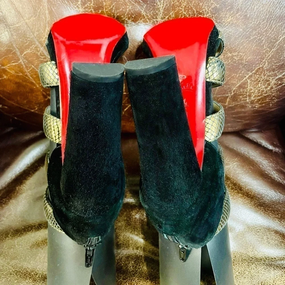 Christian Louboutin wide strappy peep toe pumps,chunky heel, Veau Velour sandals